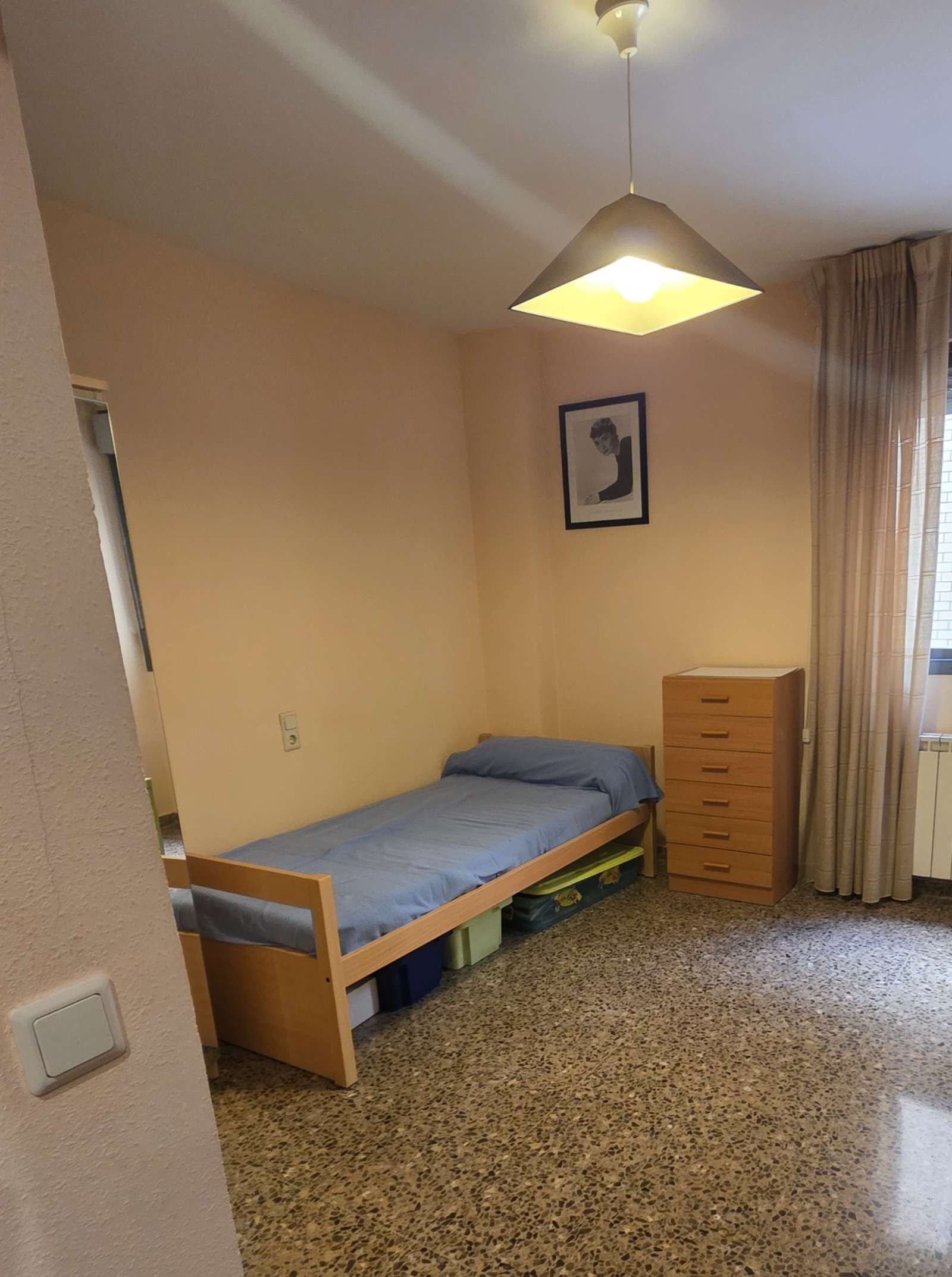 Bedroom of Flat to share in  Zaragoza Capital  with Air Conditioner and Terrace