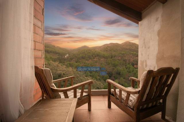 Casa-chalet en Venta en Serra