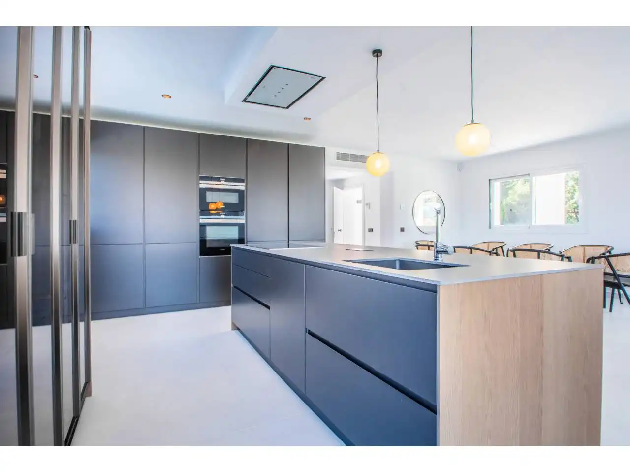Cocina de Casa o chalet en venta en Marbella con Aire acondicionado, Calefacción y Jardín privado