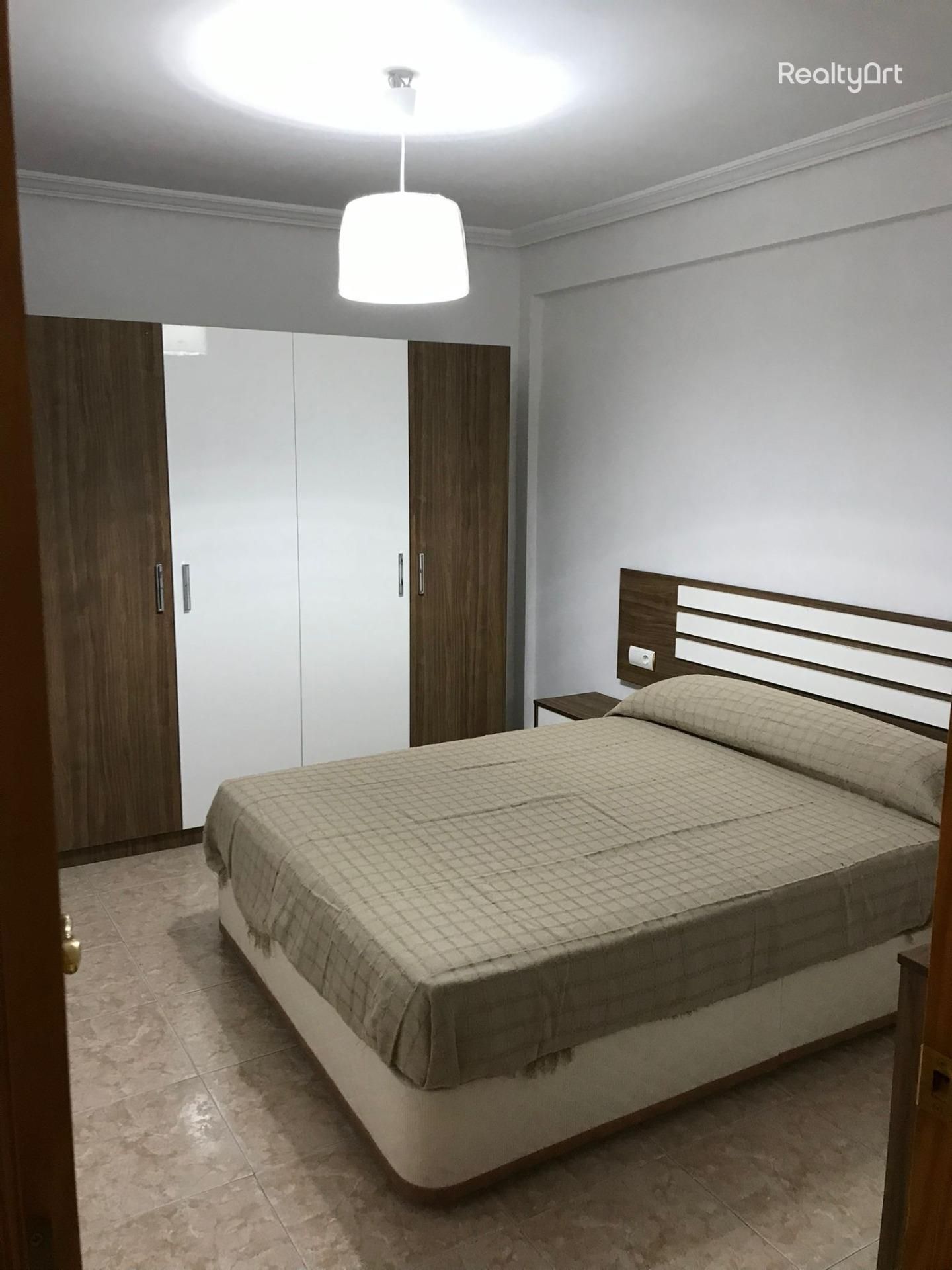 Dormitori de Pis de lloguer en  Sevilla Capital amb Aire condicionat i Moblat