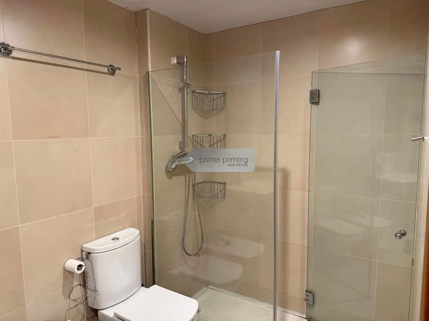 Baño de Piso de alquiler en Vilanova i la Geltrú con Aire acondicionado, Calefacción y Parquet