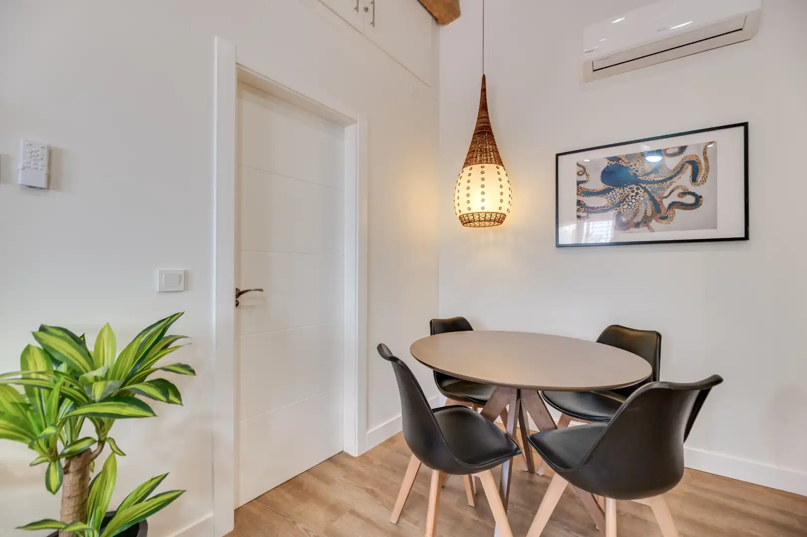 Menjador de Apartament de lloguer en Málaga amb Aire condicionat, Parquet i Moblat