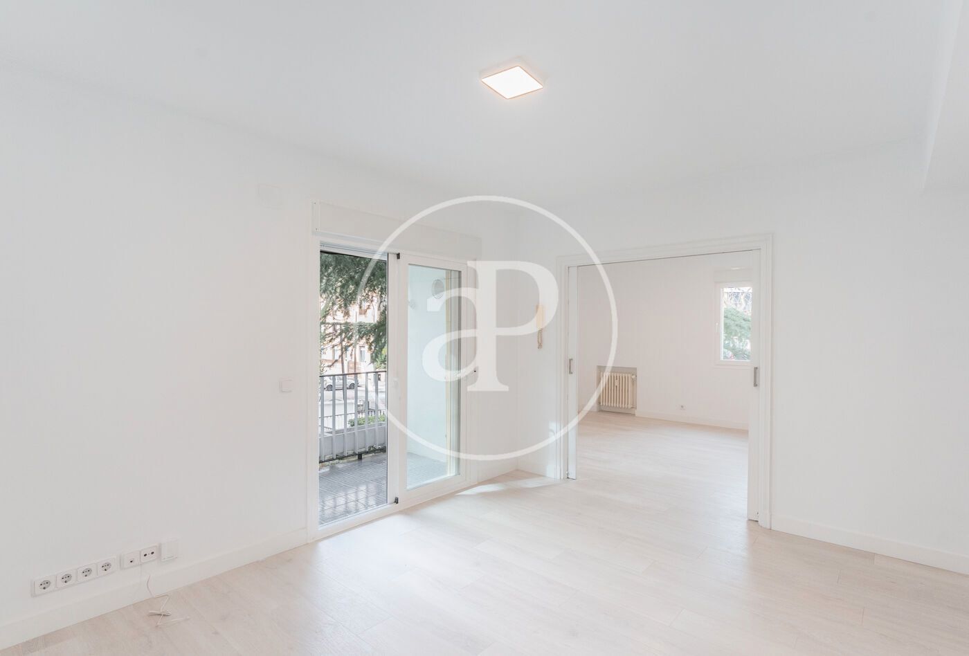 Sala d'estar de Pis de lloguer en  Madrid Capital amb Aire condicionat, Calefacció i Jardí privat