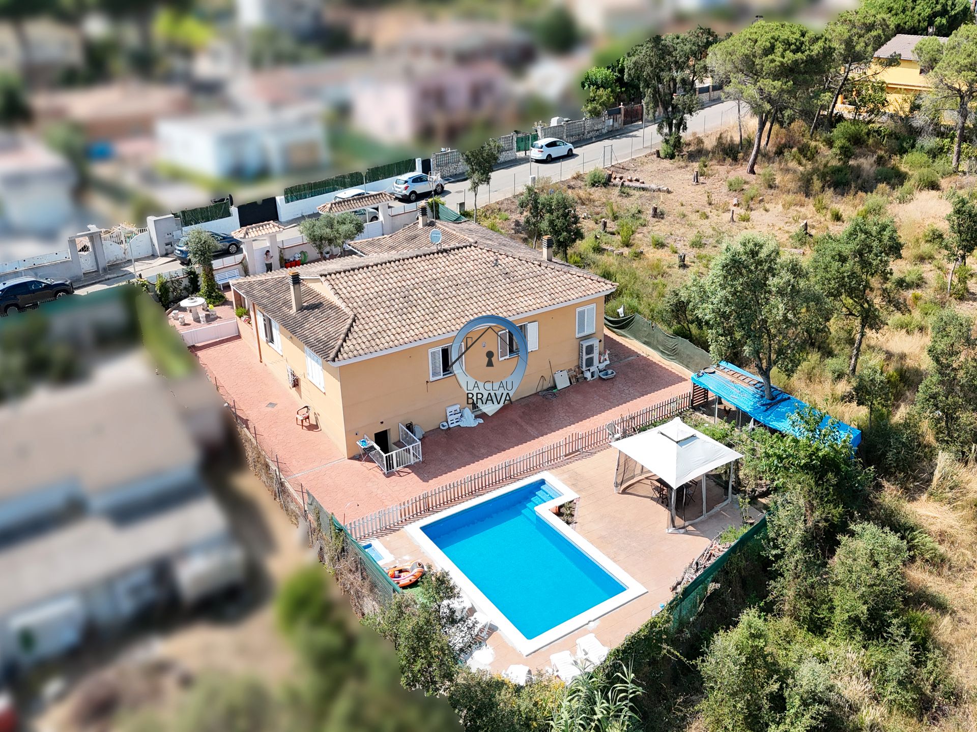 Exterior view of House or chalet for sale in Vidreres  with Air Conditioner, Private garden and Swimming Pool