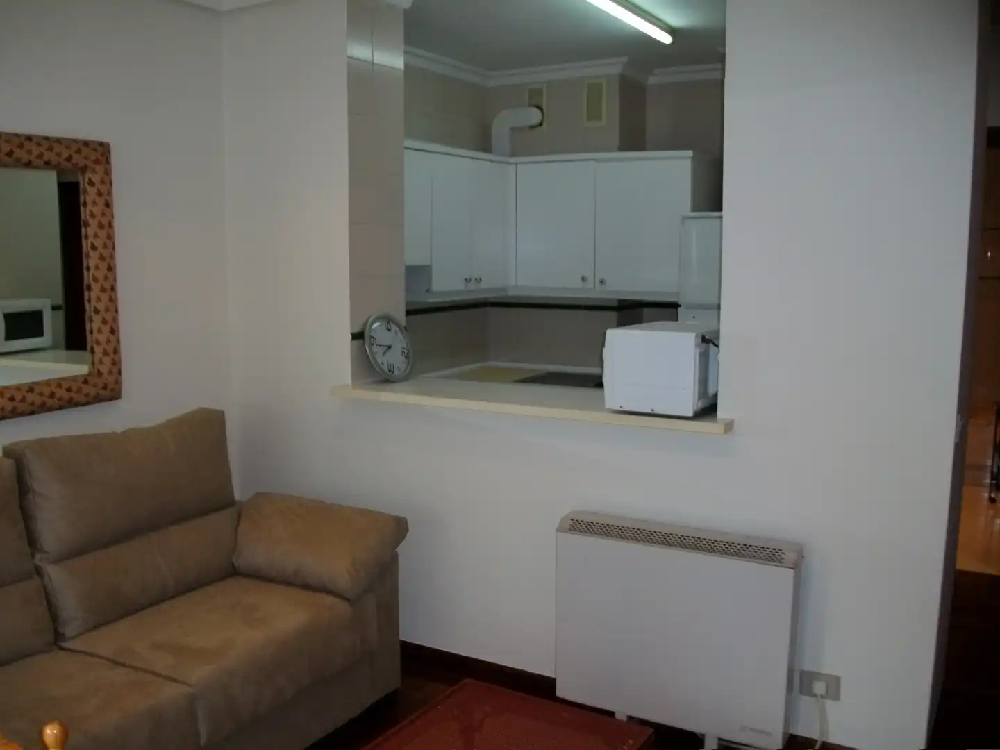 Sala d'estar de Apartament en venda en Pontevedra Capital  amb Calefacció, Parquet i Moblat