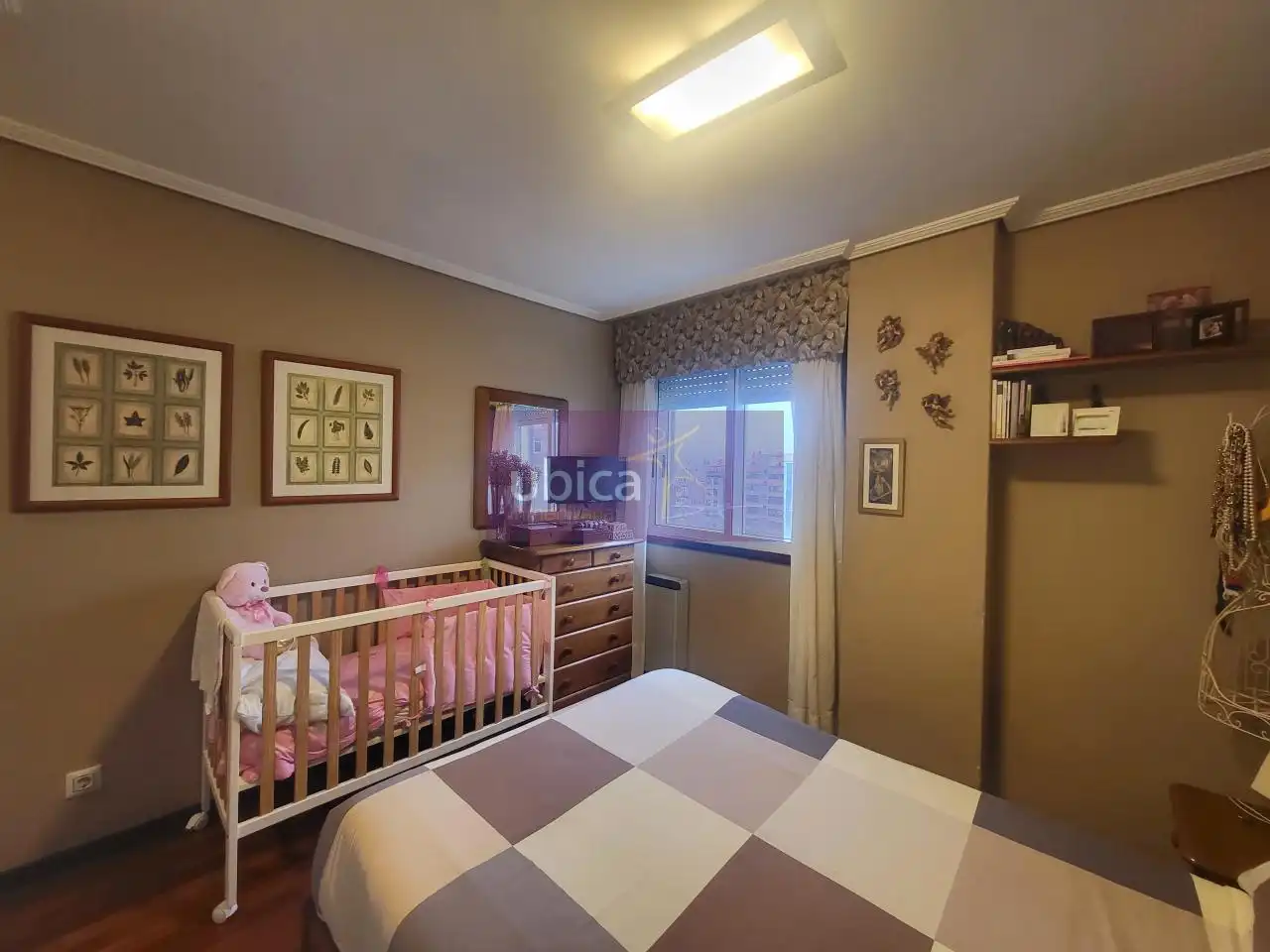 Habitación de Piso en venta en Vigo  con Calefacción, Parquet y Trastero