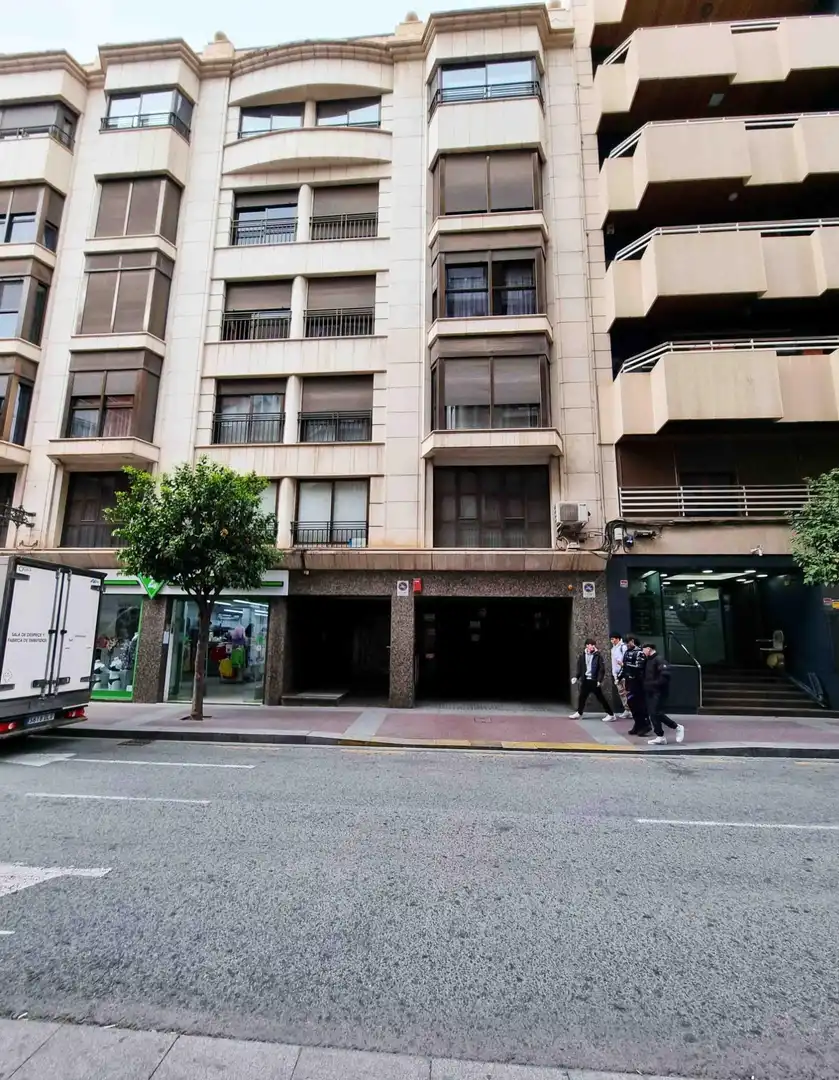 Außenansicht von Garage zur Miete in Elche / Elx