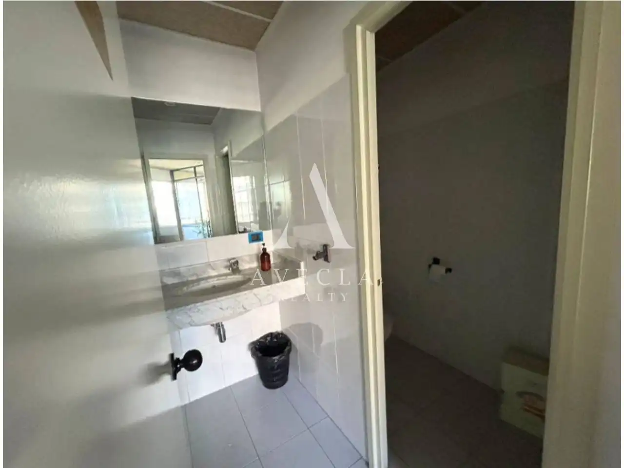 Badezimmer von Fabrikhallen zur Miete in Barberà del Vallès