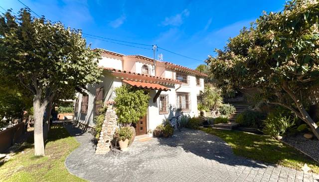Casa-chalet en Venta en Carrer de Josep Llimona en Montflorit