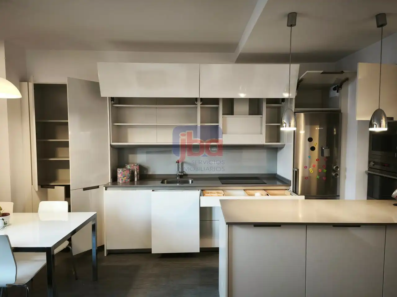 Cuina de Apartament de lloguer en Ourense Capital  amb Calefacció, Moblat i Balcó