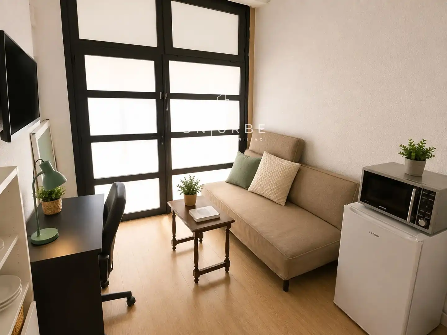Sala d'estar de Local en venda en Barcelona amb Aire condicionat, Parquet i Moblat