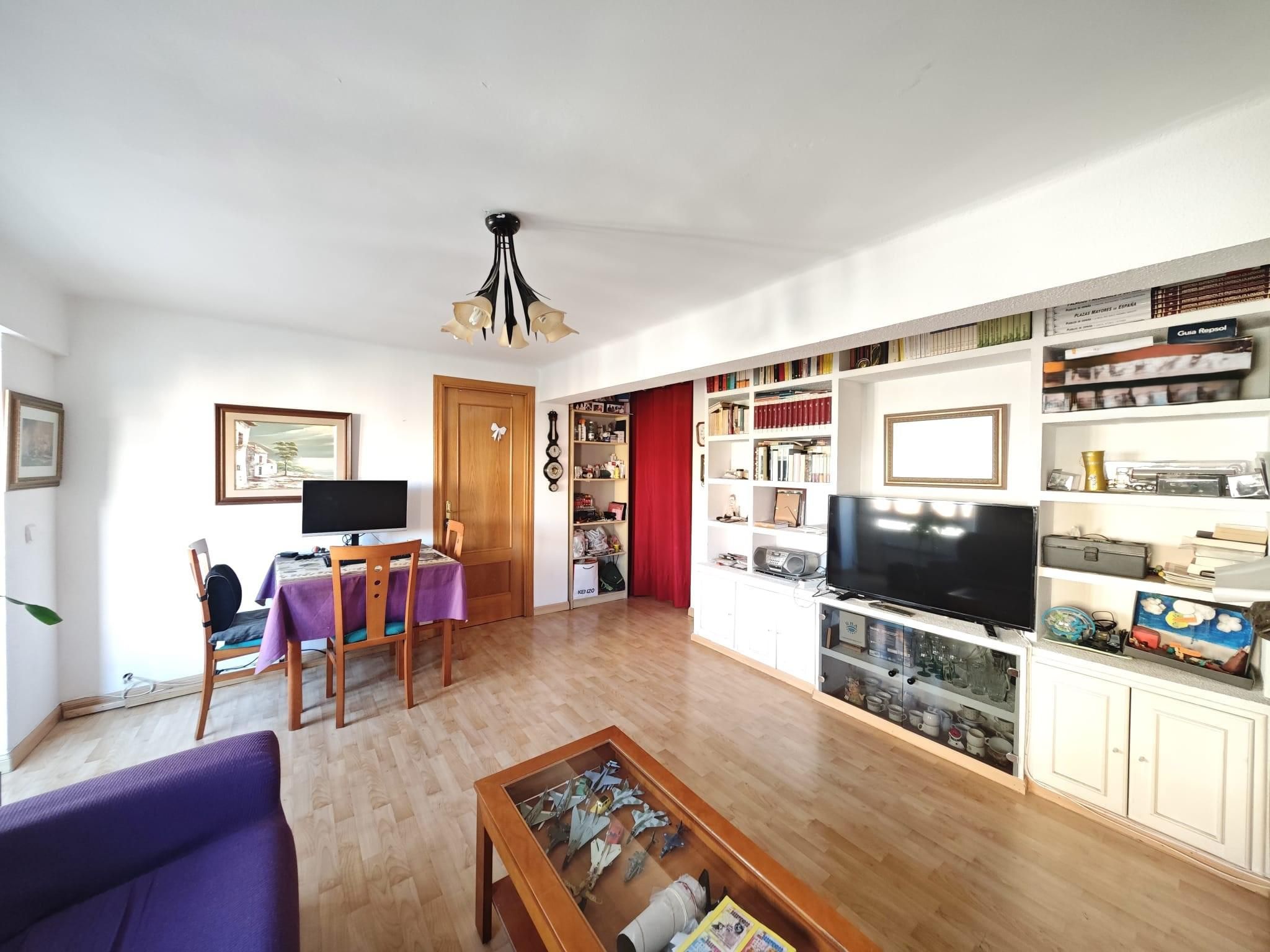 Sala d'estar de Pis en venda en  Madrid Capital amb Aire condicionat, Calefacció i Parquet