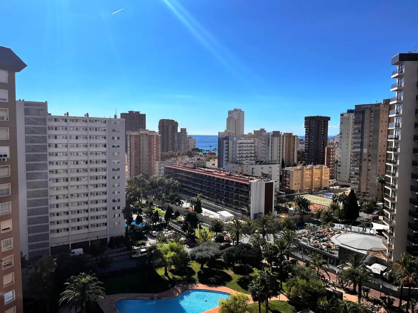Vista exterior de Piso de alquiler en Benidorm con Aire acondicionado, Calefacción y Jardín privado