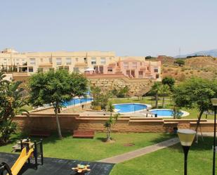 Jardí de Casa adosada en venda en Vélez-Málaga amb Piscina