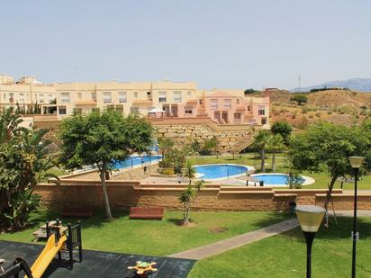 Jardí de Casa adosada en venda en Vélez-Málaga amb Piscina