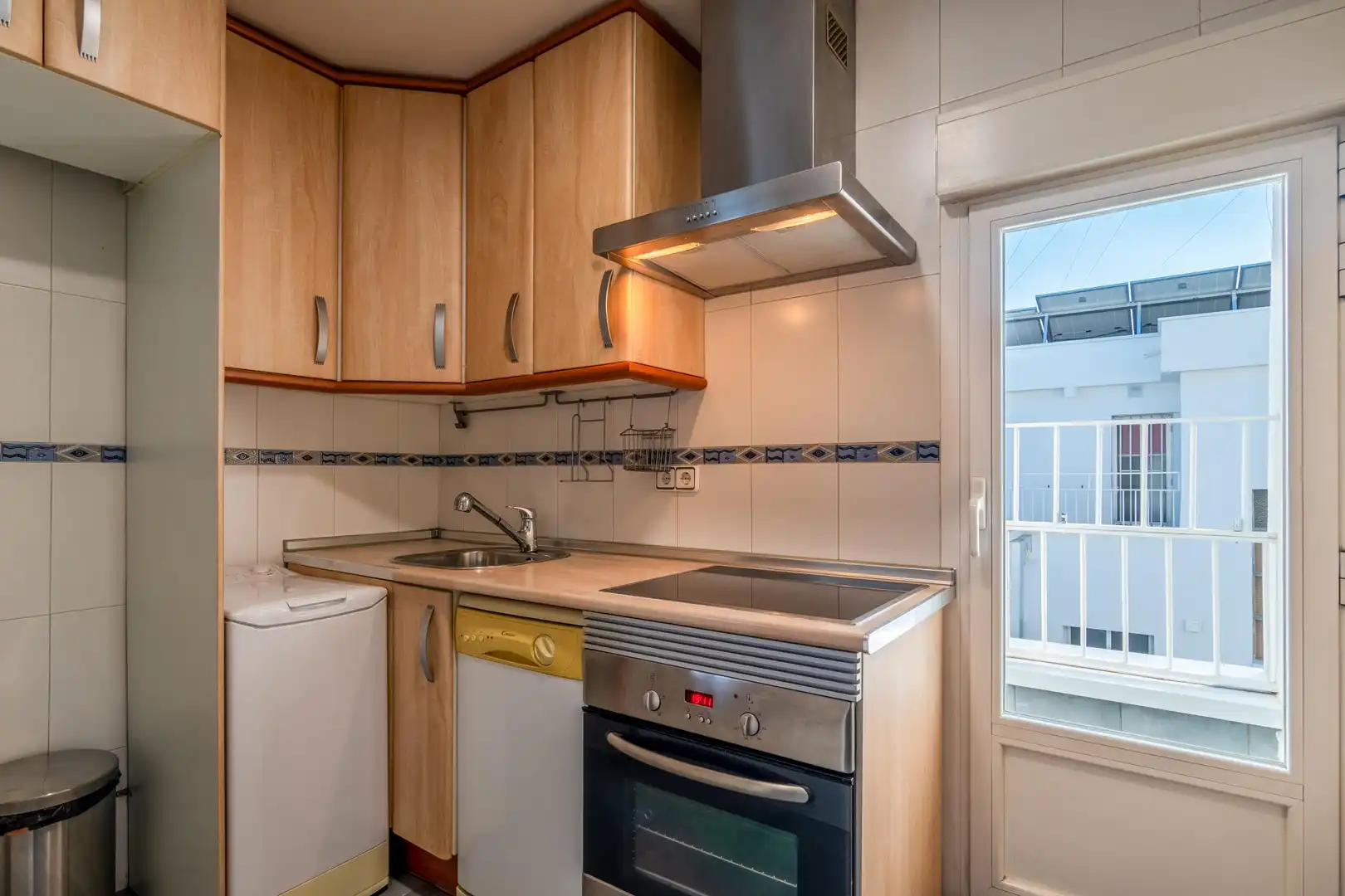 Cocina de Apartamento en venta en Alcorcón con Aire acondicionado, Calefacción y Jardín privado