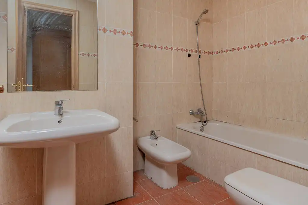 Baño de Piso en venta en Pinto con Trastero y Piscina