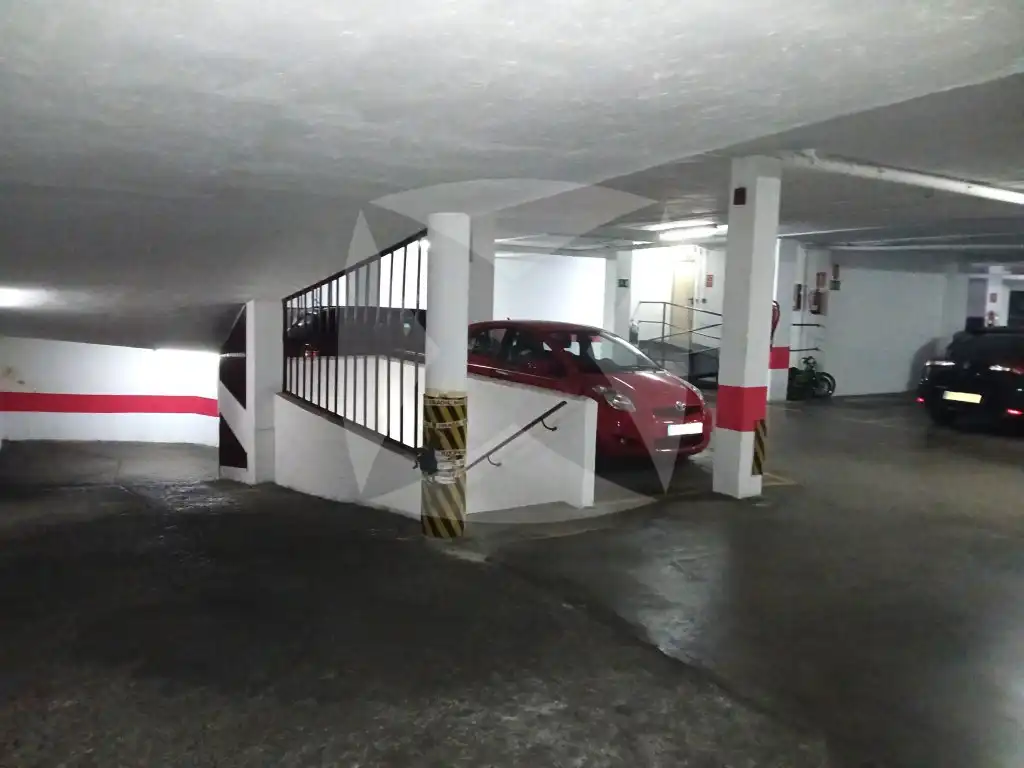 Garatge de lloguer a Plaza de Antonio Zoido Diaz, Maria Auxiliadora - Barriada de Llera