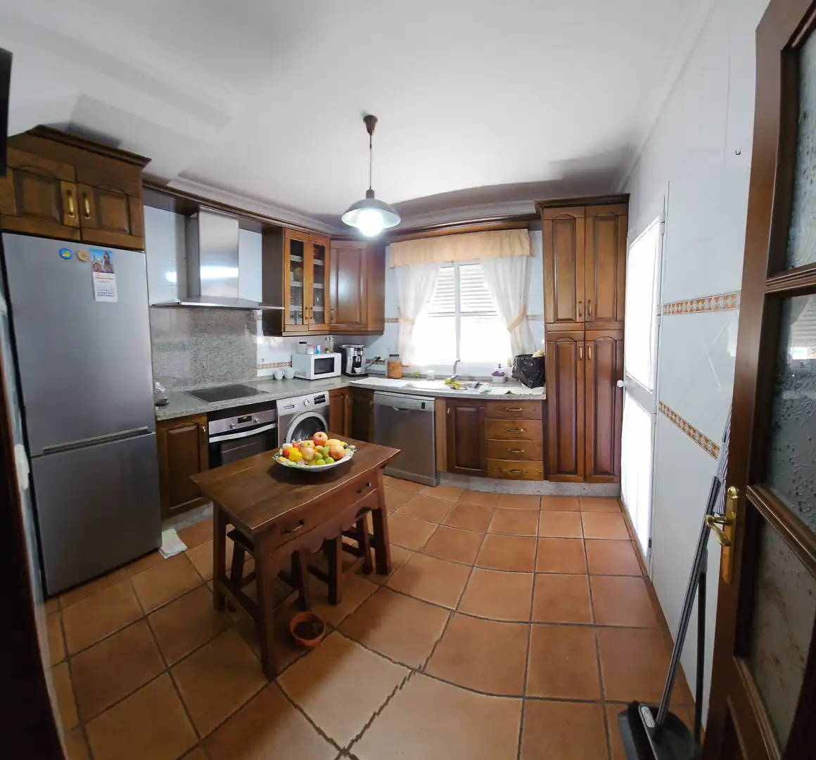 Cuina de Casa o xalet en venda en Chiclana de la Frontera amb Aire condicionat, Calefacció i Jardí privat