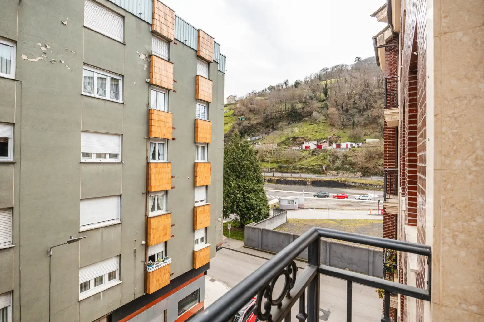 Vista exterior de Piso de alquiler en San Martín del Rey Aurelio con Calefacción, Terraza y Trastero