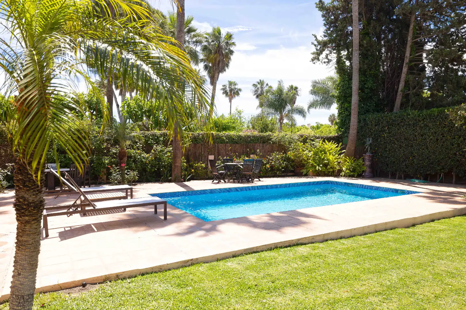 Piscina de Casa o xalet en venda en Málaga amb Aire condicionat, Calefacció i Jardí privat