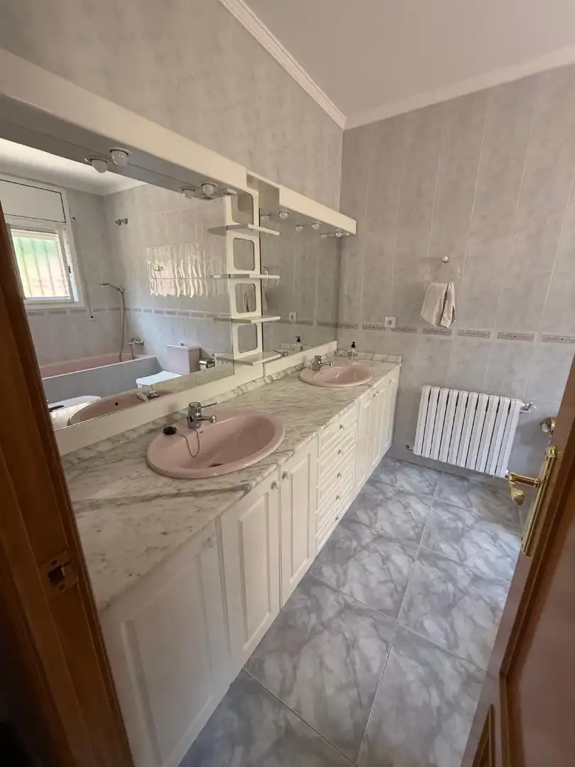 Badezimmer von Haus oder Chalet zur Miete in Viladecans mit Klimaanlage, Heizung und Privatgarten