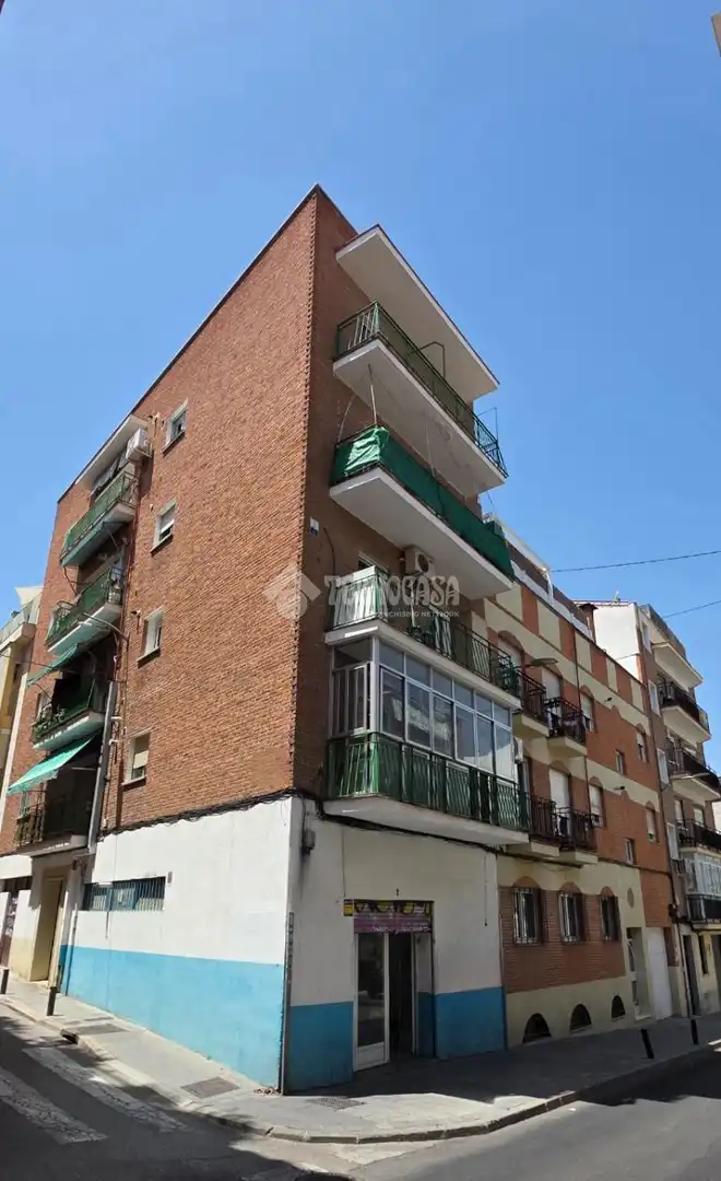 Vista exterior de Local en venta en Madrid con Calefacción
