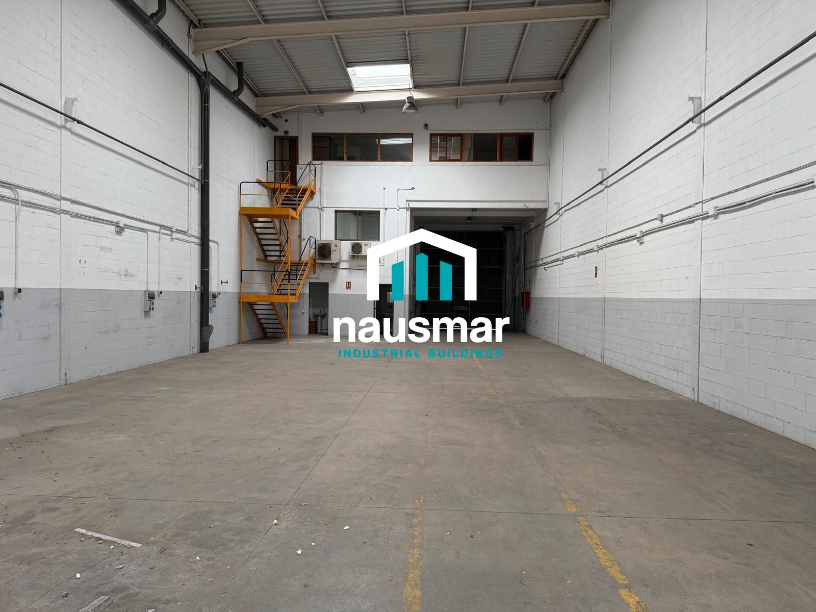 Nau industrial de lloguer en Montcada i Reixac amb Alarma