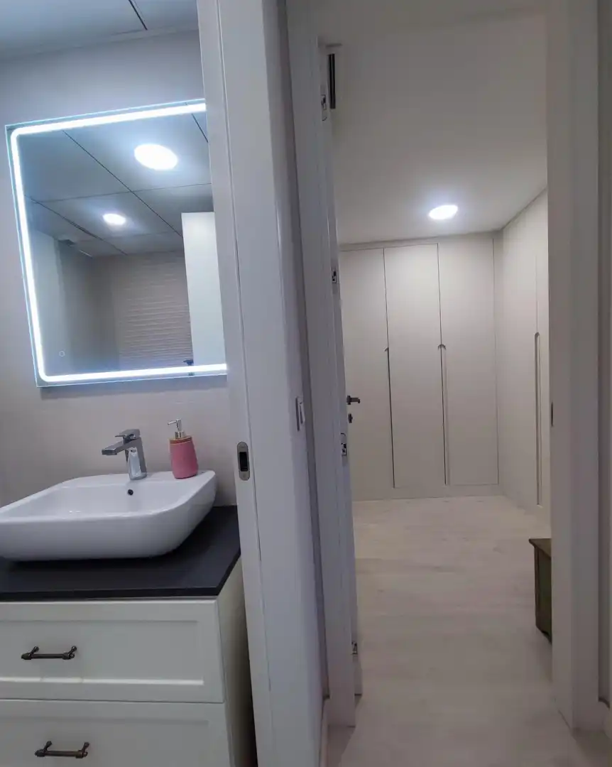 Baño de Piso de alquiler en Almería con Aire acondicionado, Calefacción y Jardín privado