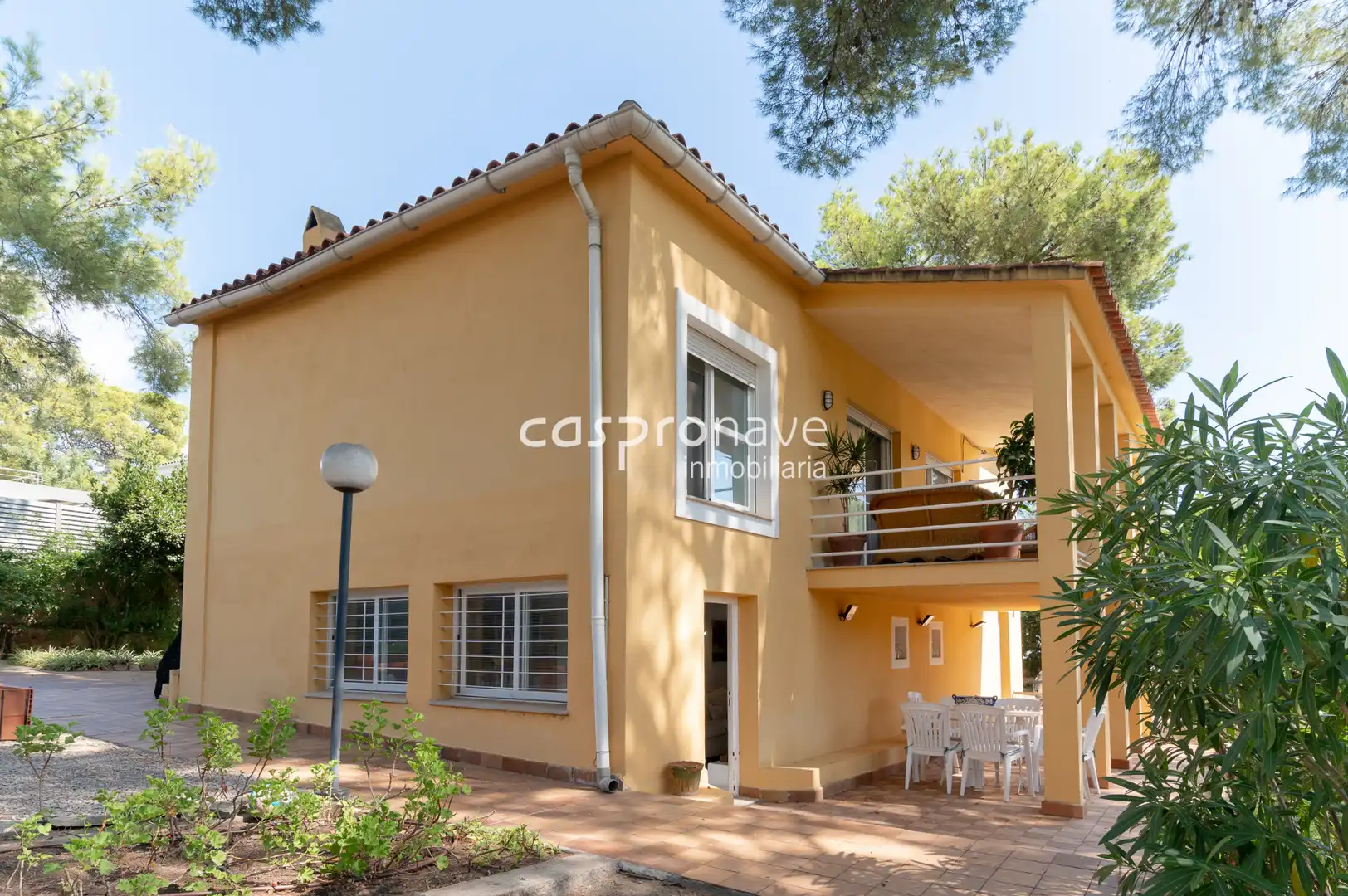 Außenansicht von Haus oder Chalet zum Verkauf in Benicasim / Benicàssim mit Heizung, Privatgarten und Terrasse