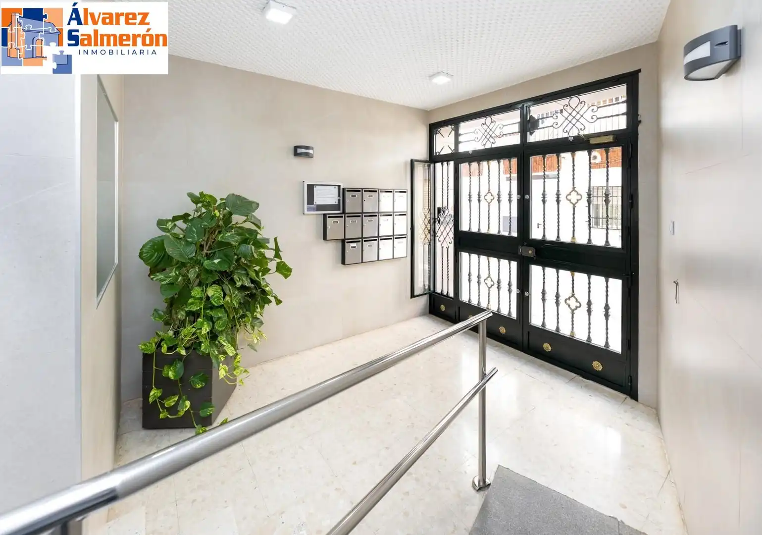Wohnung zum Verkauf in Granada mit Möbliert und Balkon