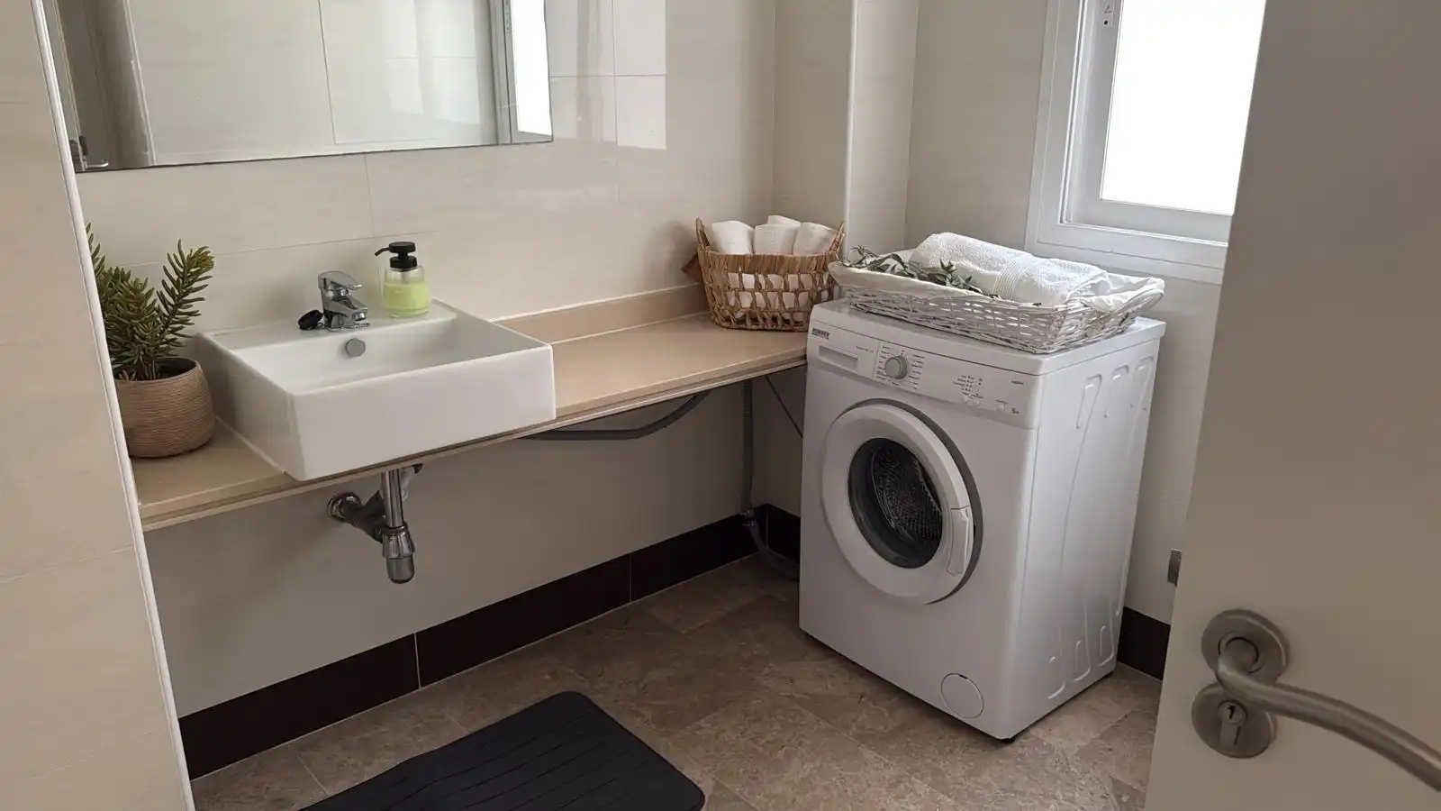 Badezimmer von Wohnungen zur Miete in Mijas mit Klimaanlage, Terrasse und Möbliert