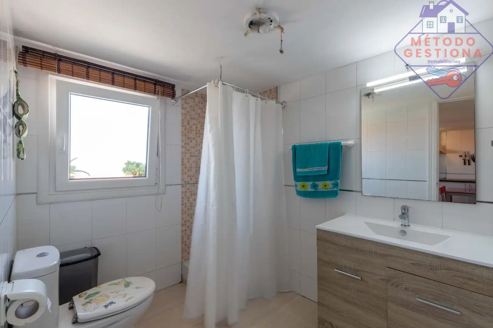 Badezimmer von Wohnung zum Verkauf in Santander mit Balkon
