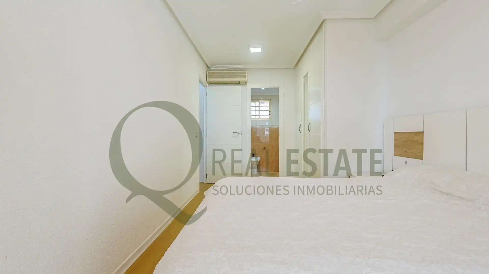 Wohnung zum Verkauf in Alicante / Alacant mit Heizung, Privatgarten und Terrasse