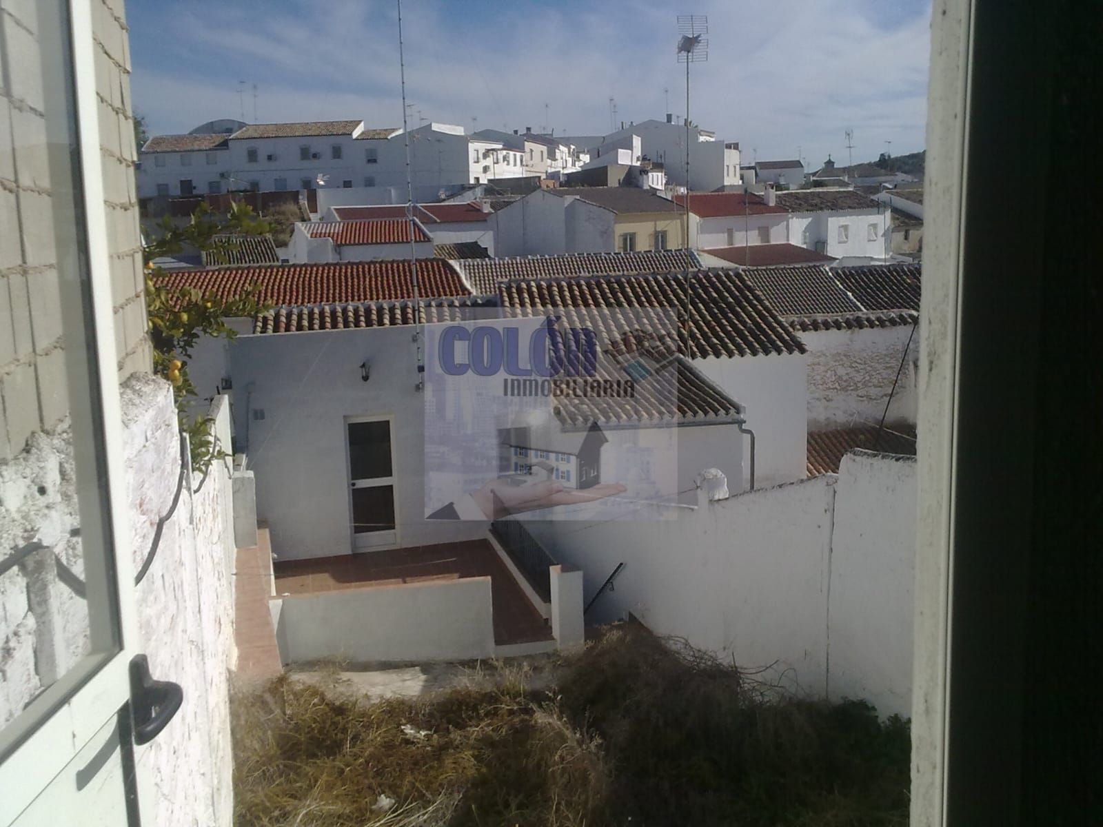 Vista exterior de Casa o xalet en venda en Santiago de Calatrava amb Terrassa i Moblat