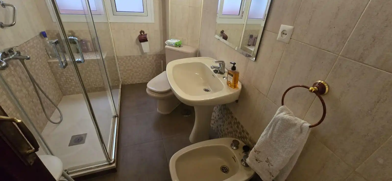 Bathroom of Flat for sale in Sevilla  with Air Conditioner, Terrace and Storage room
