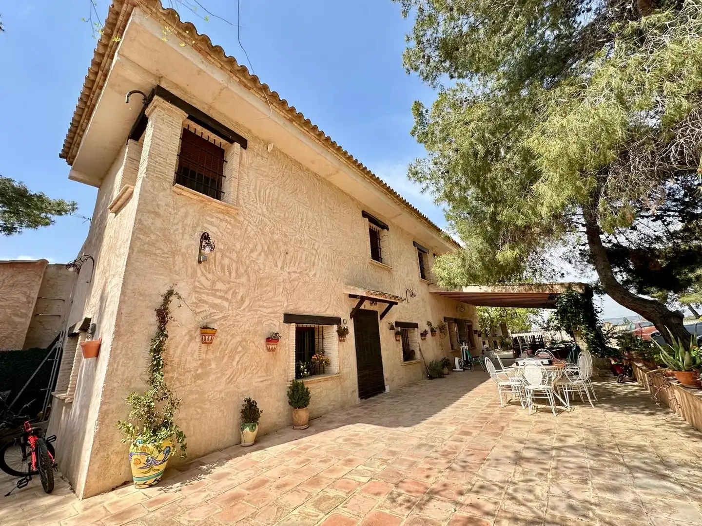 House with pool for sale in Yecla