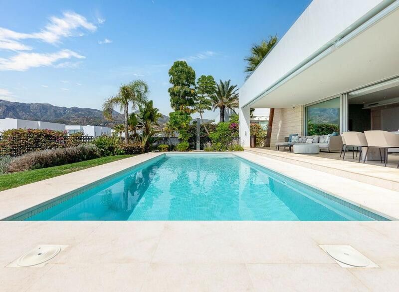 Piscina de Casa o xalet de lloguer en Marbella amb Aire condicionat, Calefacció i Jardí privat