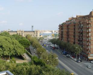 Vista exterior de Estudi en venda en  Barcelona Capital amb Balcó