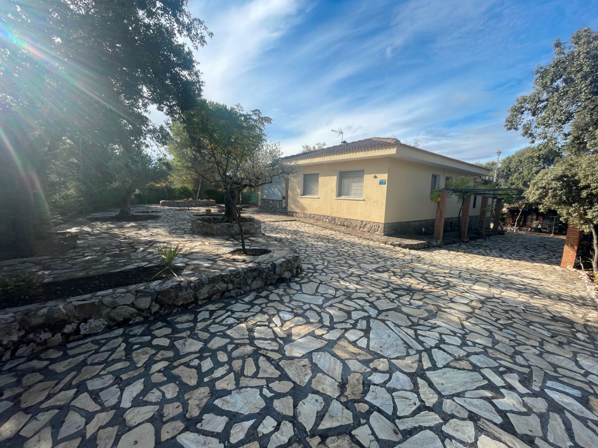 Vista exterior de Casa o xalet en venda en Albalate de Zorita amb Calefacció, Jardí privat i Terrassa