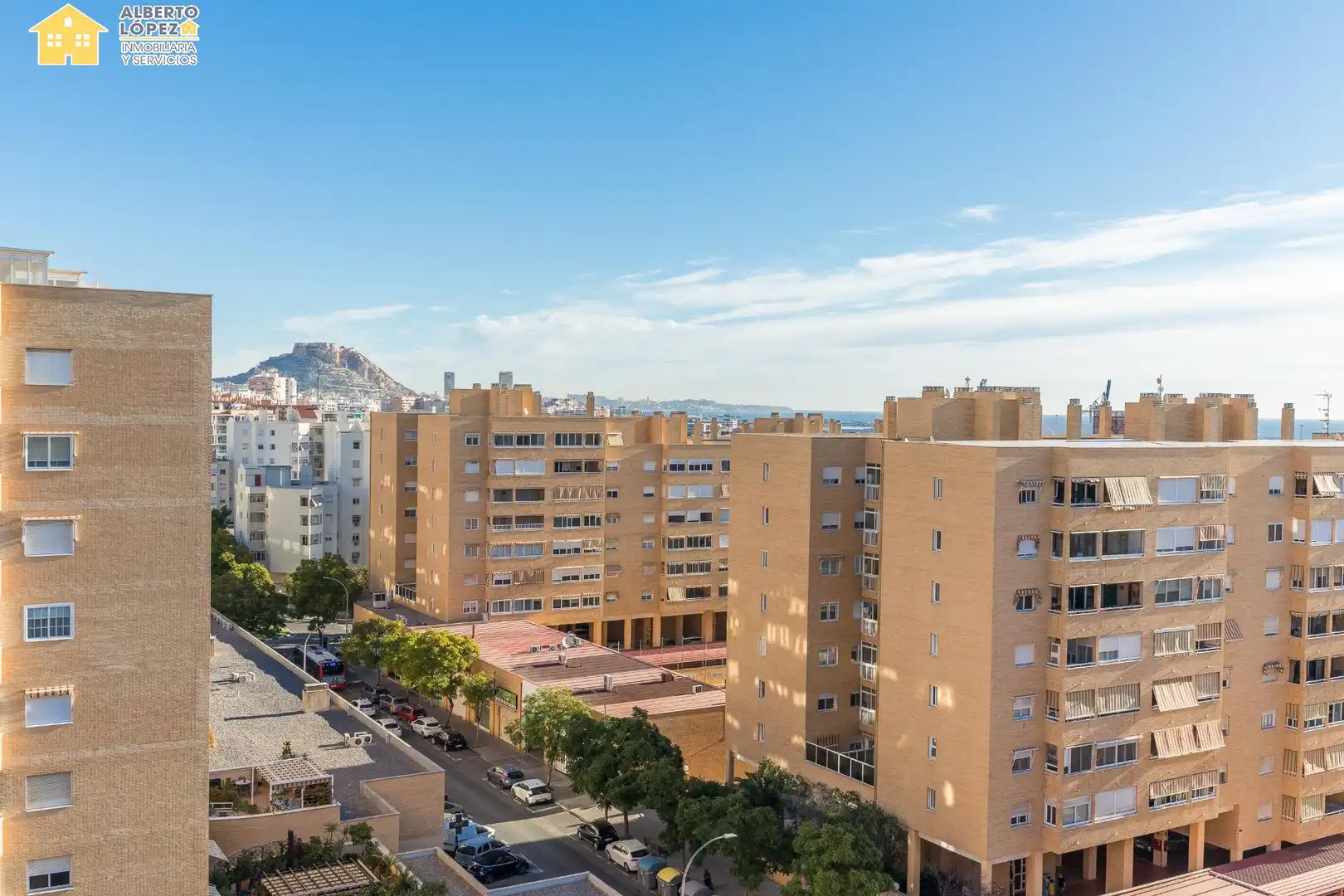 Vista exterior de Apartamento en venta en Alicante / Alacant con Aire acondicionado, Calefacción y Piscina comunitaria