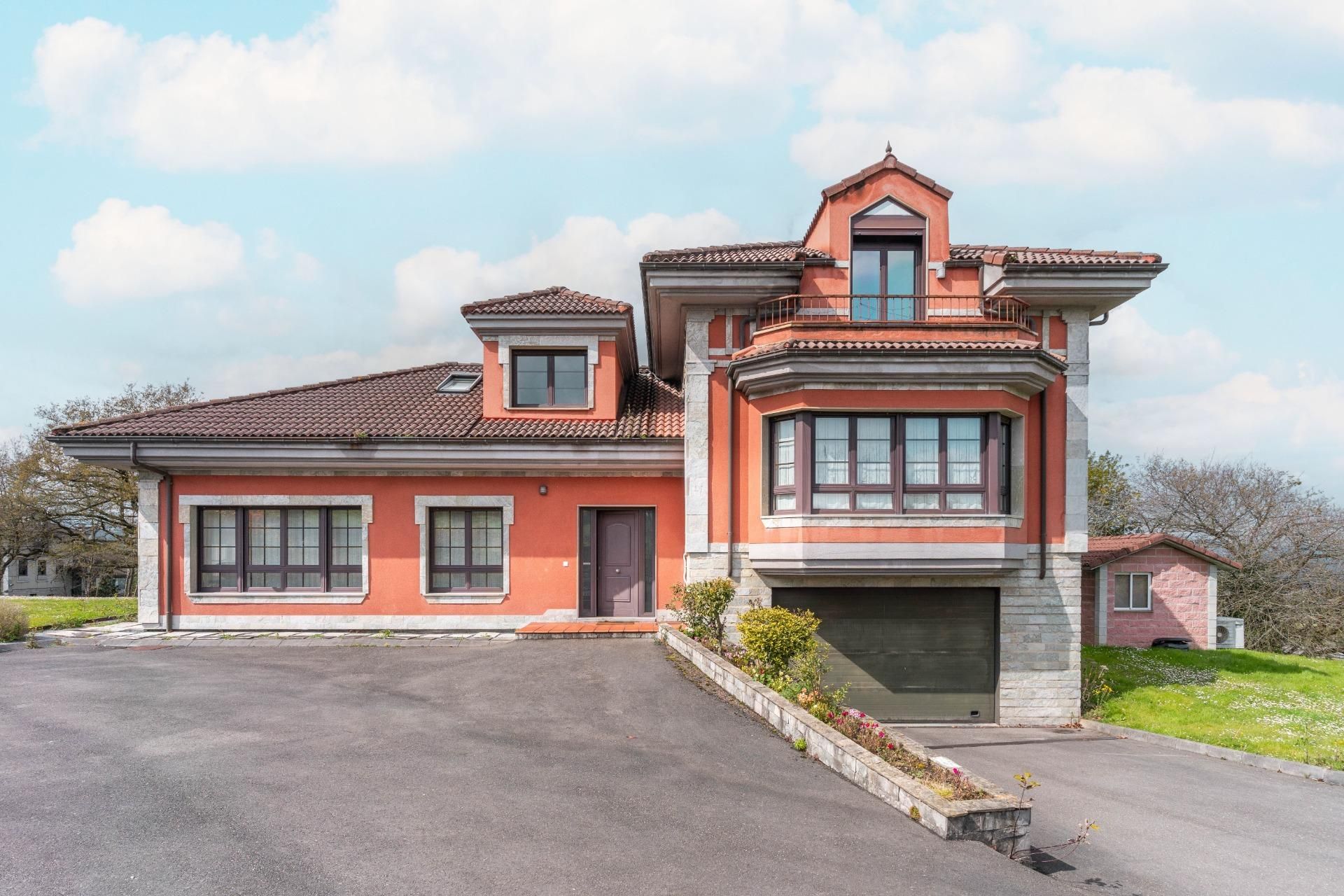 Exterior view of House or chalet for sale in Oviedo   with Heating, Private garden and Storage room