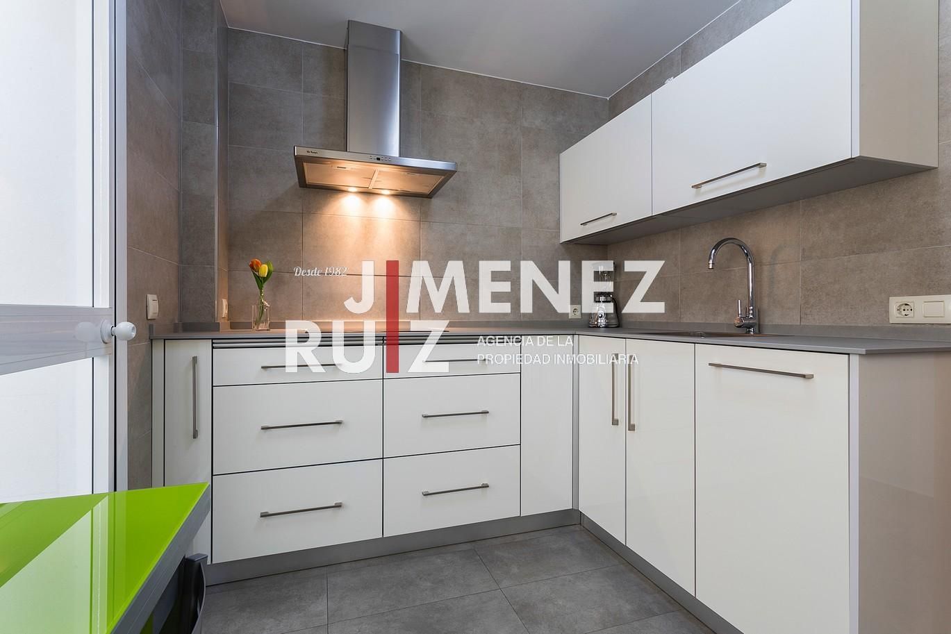 Cuina de Apartament en venda en El Puerto de Santa María amb Aire condicionat, Terrassa i Piscina comunitària
