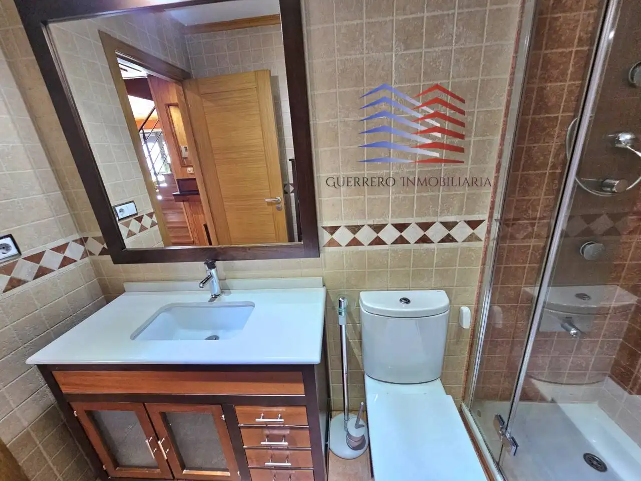 Bany de Dúplex de lloguer en Ourense Capital  amb Calefacció, Parquet i Terrassa