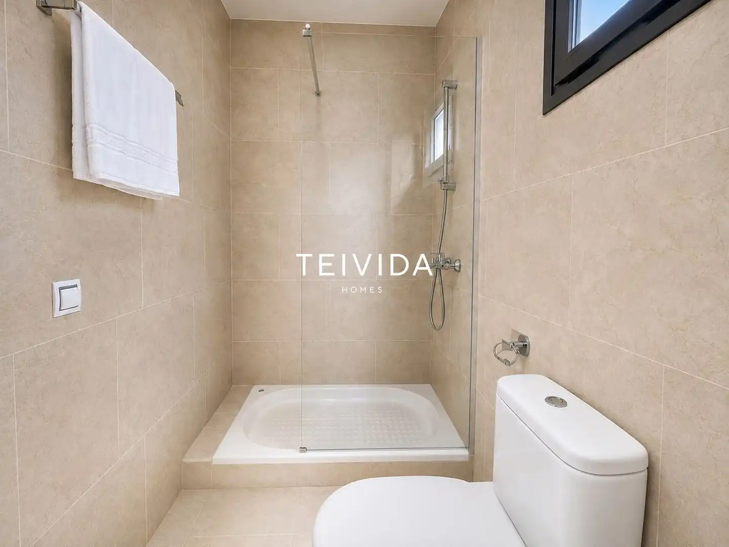 Badezimmer von Dachboden zur Miete in Arona mit Terrasse, Schwimmbad und Möbliert