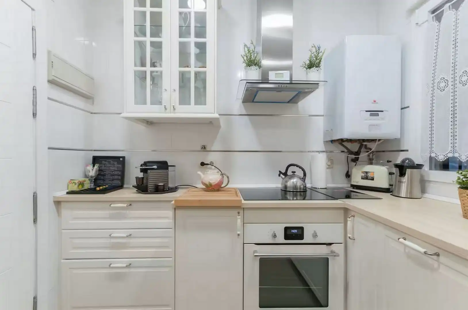 Kitchen of Apartments for rent in  Madrid Capital  with Air Conditioner, Heating and Private garden