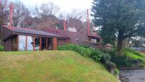 Vista exterior de Casa o xalet en venda en Leioa amb Aire condicionat, Calefacció i Jardí privat