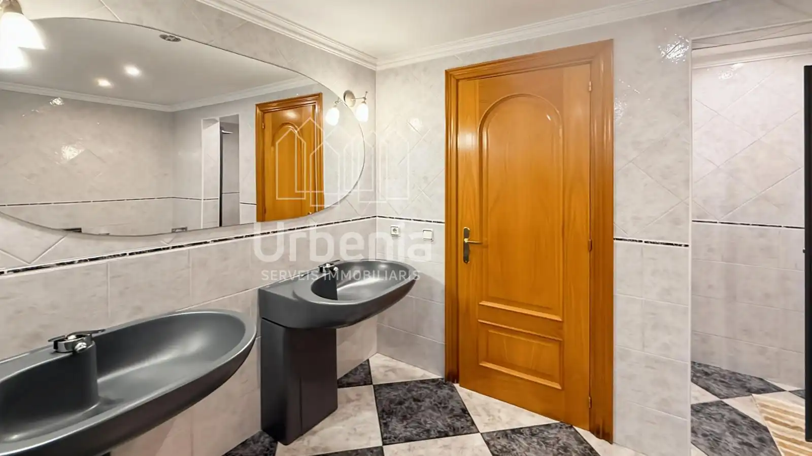 Bathroom of Flat for sale in Sant Cebrià de Vallalta  with Air Conditioner, Heating and Terrace