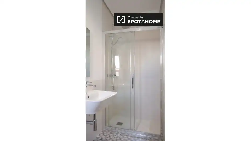 Baño de Piso de alquiler en Madrid con Aire acondicionado, Calefacción y Amueblado