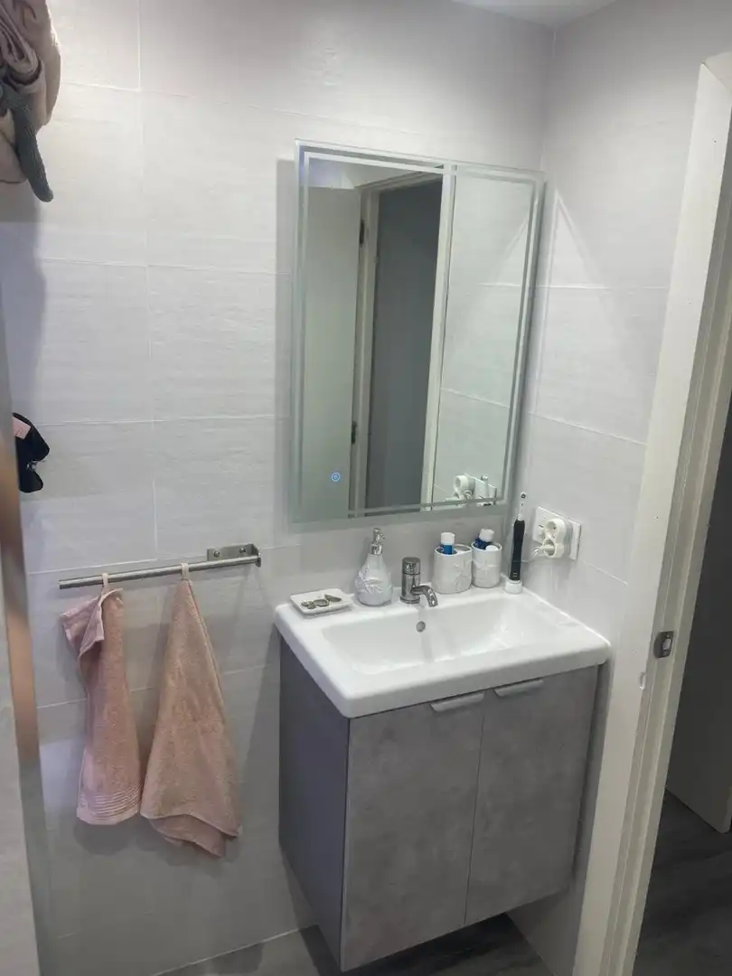 Bany de Apartament de lloguer en Torrevieja amb Calefacció, Terrassa i Piscina